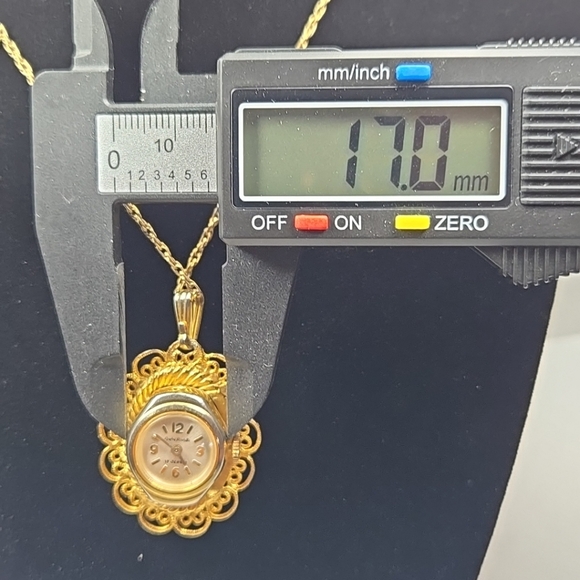 Vintage Andre Rivalle 17 Jewel Watch Avon Necklace Gold Tone Cameo Pendant Runs - Picture 8 of 9